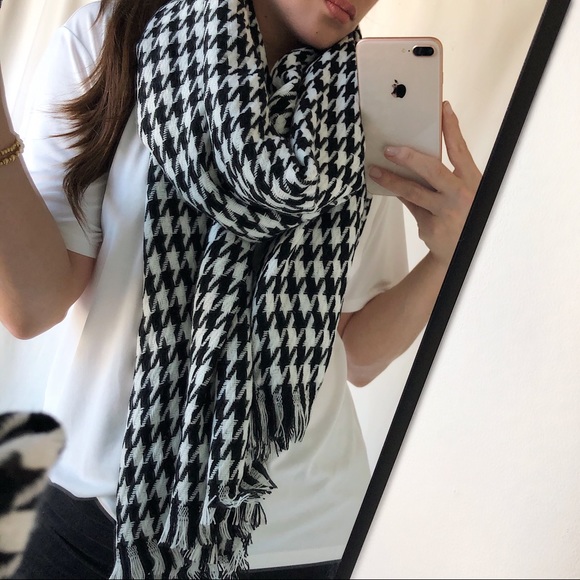 SOLD OUT — Houndstooth-Scarf - Picture 3 of 8